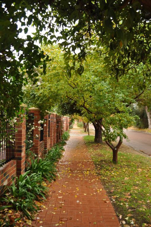 Guildford River Retreat パース エクステリア 写真